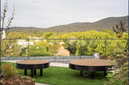 The Hamptons -Coastal Luxe Dual Suite - 2 Bed 2 Bath, Rooftop Pool & Free Parking, Canberra (foto 8)