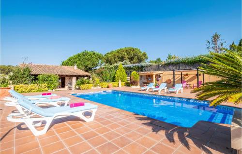 Awesome home in Caldes de Montbui with Outdoor swimming pool, Swimming pool and 4 Bedrooms gîte à louer Province de Barcelone