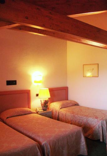 2 twin beds