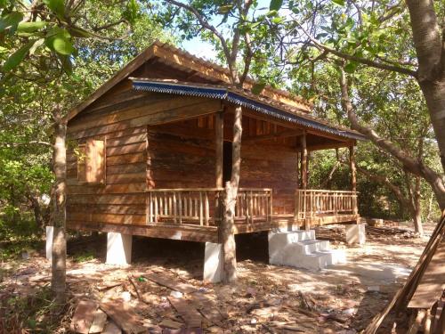 Exterior view, Done Right in Chrous Pichnil