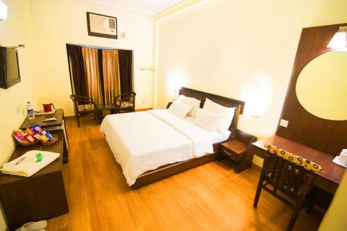 room detail thumbnail 2