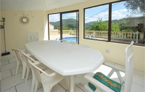 Stunning home in Les-Salles-du-Gardon with 3 Bedrooms and Outdoor swimming pool