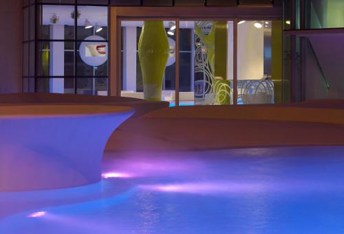 i-Suite Hotel - image 13