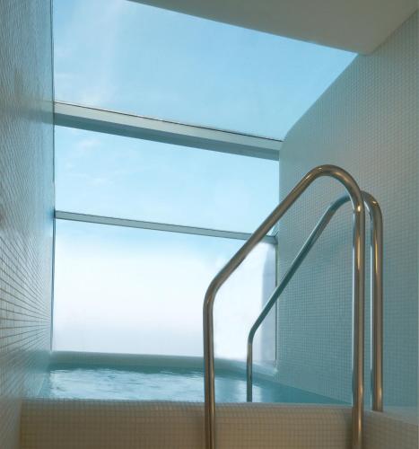 i-Suite Hotel - main image
