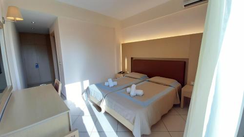 2 twin beds