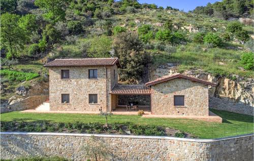 Stunning Home In Gualdo Cattaneo With Kitchen