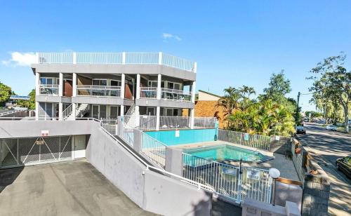 Villa Venezia Apt 3 - Spacious Hervey Bay beachfront apartment