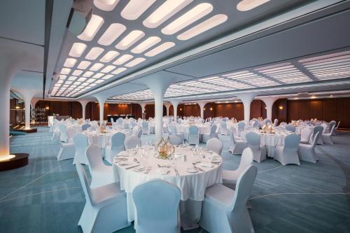 ห้องประชุม / บอลรูม, ควีน เอลิซาเบธ 2 (Queen Elizabeth 2) in ดูไบ
