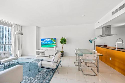 Gorgeous Unit At The W Building Priceless Location - Tap to explore photos
