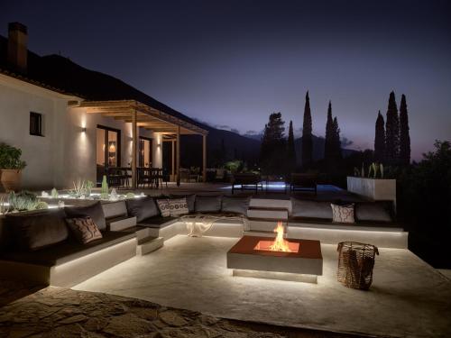 Yliessa - Luxury pool villa surrounded by nature in 피가다키아