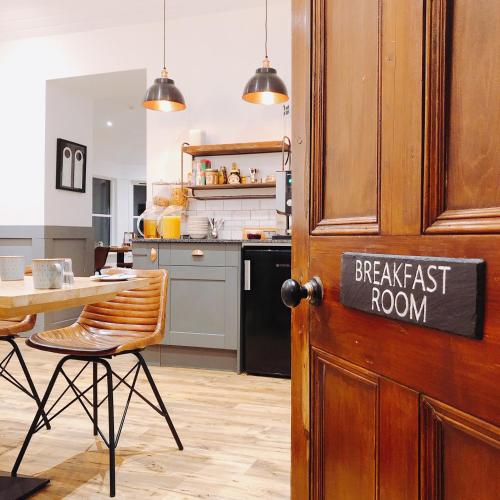 Ravenscraig Guest House in อาเวียร์มอร์