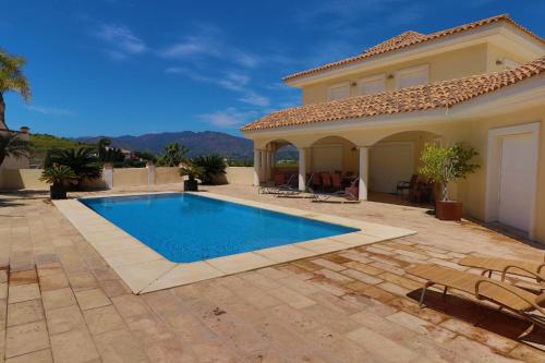 Luxurious villa in the sun