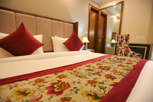 IP Royal Hotel-Couple Friendly in Ida-Delhi
