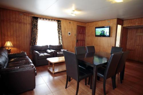 3 bedrooms, 4 beds