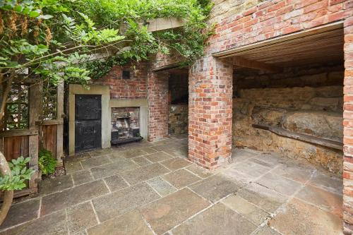 The Old Pottery House - image 2