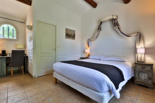 Logis Hôtel Déjeunez Sous L'Arbre - image 12