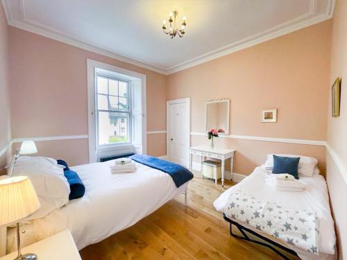 Remarkable 5BR Townhouse with Garden, Sleeps 12, Edimburgo (foto 6)