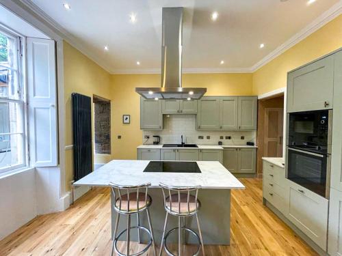 Remarkable 5BR Townhouse with Garden, Sleeps 12, Edimburgo (foto 9)