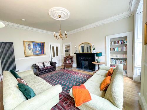 Remarkable 5BR Townhouse with Garden, Sleeps 12, Edimburgo (foto 7)