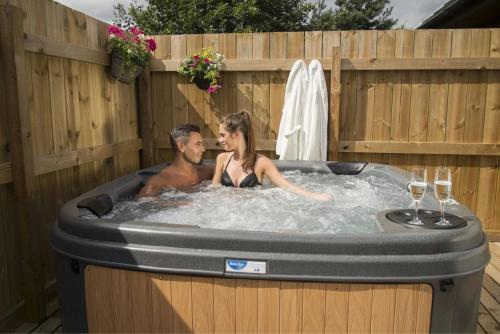 Kaoglen Apollo-Hot tub-Cairngorms-Pet friendly