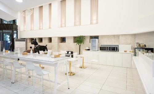 เอช อเวนิว โฮเทล อิเด ซินชอน (H Avenue Hotel Idae Sinchon) in โซล