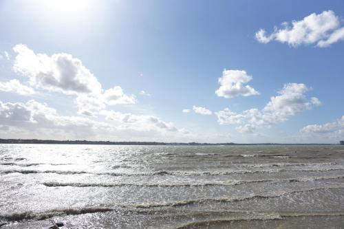 A környék, Stunning pied-a-terre moments from the water. in Netley