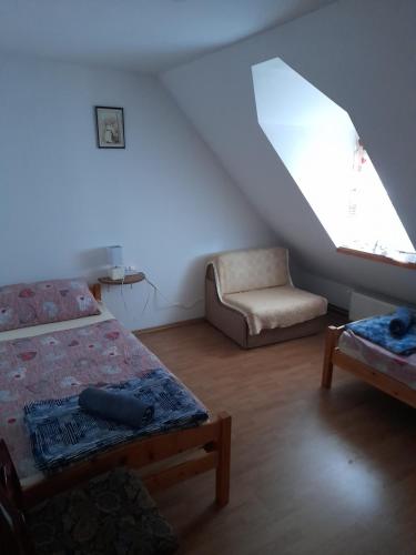 3 twin beds