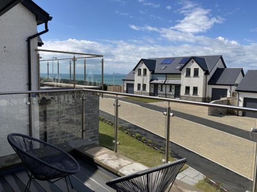 B&B Haverfordwest - Galwad y Mor, Contemporary Detached Home - sleeps 8 - Bed and Breakfast Haverfordwest