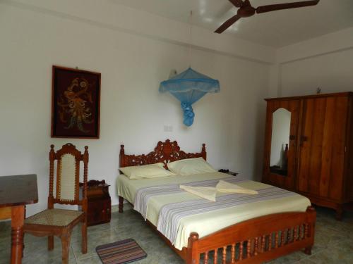 Standard Double Room image 7