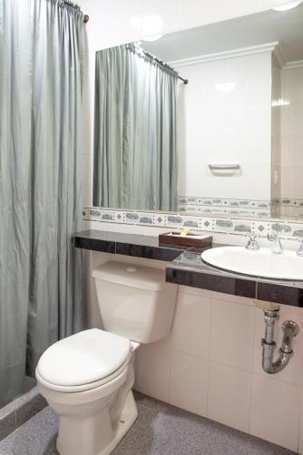 Standard Triple Room image 3