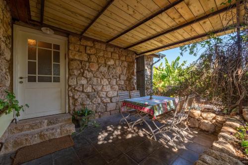 Hemdatya Stone Suites In The Galilee