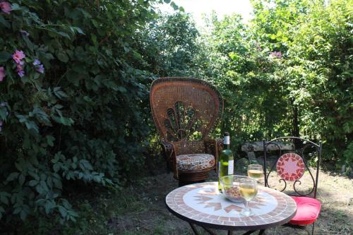 Grand gîte de campagne capacité jusqu'à 10 personnes (Grand gite de campagne capacite jusqu'a 10 personnes) in Šantenaj-Sent-Imberta