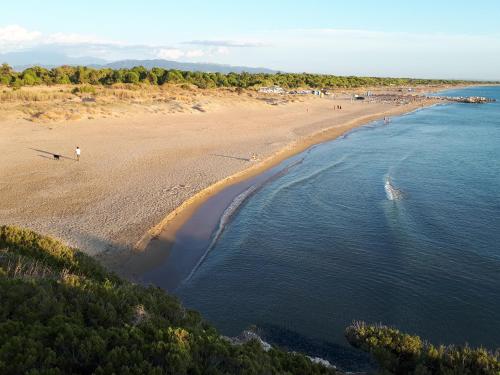  Villa Dunes 350m from the sandy beach, Pension in Kalogria bei Stamatopoulaíika