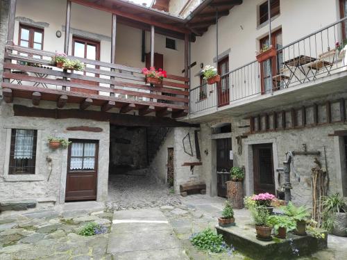 La corte del pane, Valbrona