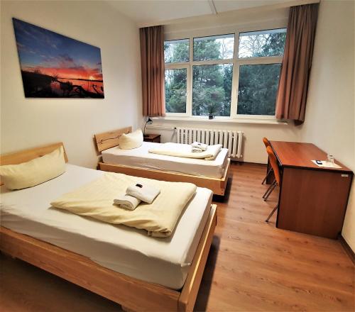 2 twin beds