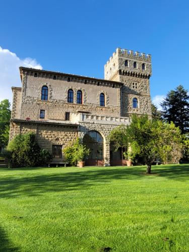  Castello Santa Cristina, Grotte di Castro bei Montorio