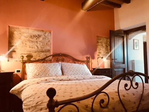  Accogliente Casa In Pietra Con Caminetto in Valtopina