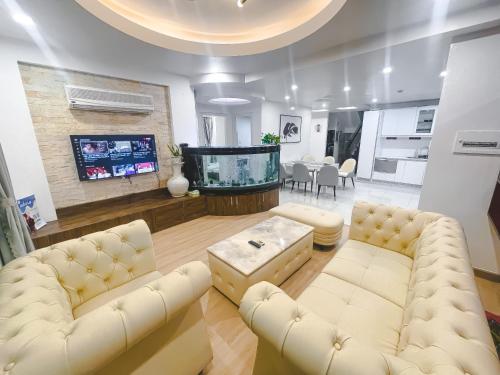 White Penthouse-Rooftop Pool Private -Central City - Ho Chi Minh City