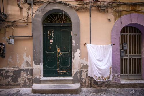 2 bedrooms, 5 beds