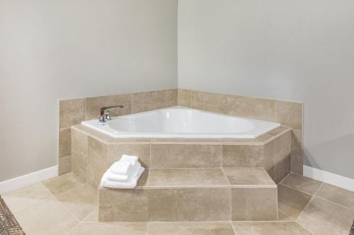 bubbelbad, Hawthorn Extended Stay by Wyndham Oklahoma City Airport in Suburbs