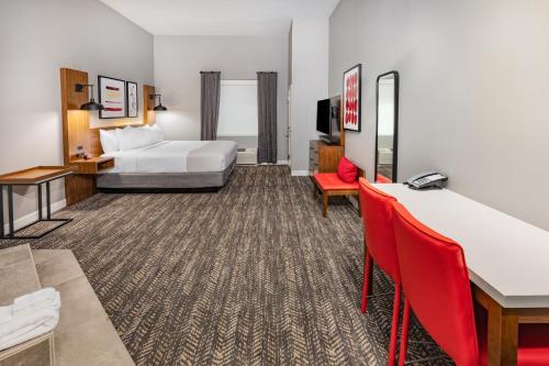 Hawthorn Suites by Wyndham Oklahoma City Airport Fairground - image 9
