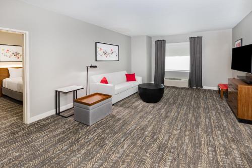 Hawthorn Suites by Wyndham Oklahoma City Airport Fairground - image 10