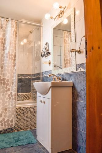 Two-Bedroom House image 10