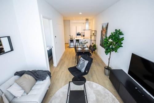  Blissfully 1 Bedroom Serviced Apartment 53m2 -NB306B- in Rotterdam