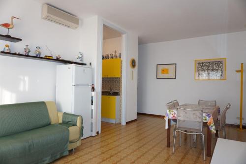  Great flat with shared pool for six guests-Beahost in Caorle