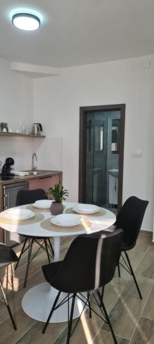 Létesítmények, G&G Suites in Voska