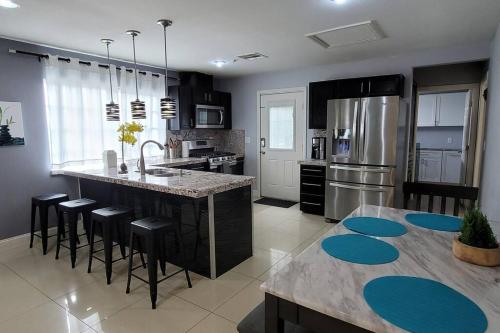 K - Fully remodeled and professionally decorated, Las Vegas (photo 9)
