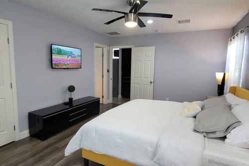 K - Fully remodeled and professionally decorated, Las Vegas (photo 10)