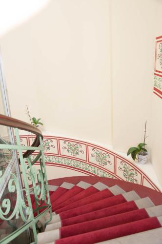 Red Brick Apartments - image 2