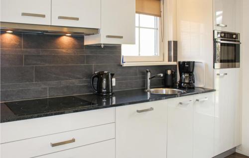 Amazing home in Hoge Hexel with 3 Bedrooms - image 9